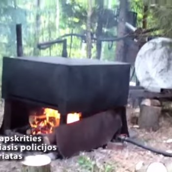 Raseinių rajono miške sunaikintas naminės degtinės feniskas