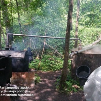 Žiūrėkite degtindario sulaikymo operaciją